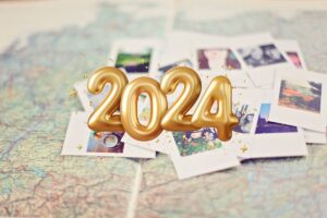 Read more about the article How To Create Your Vision Board for 2024: Step-By-Step Guide